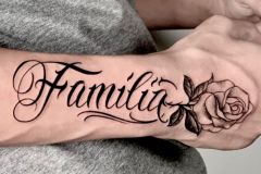 Lettering Tattoo Familia